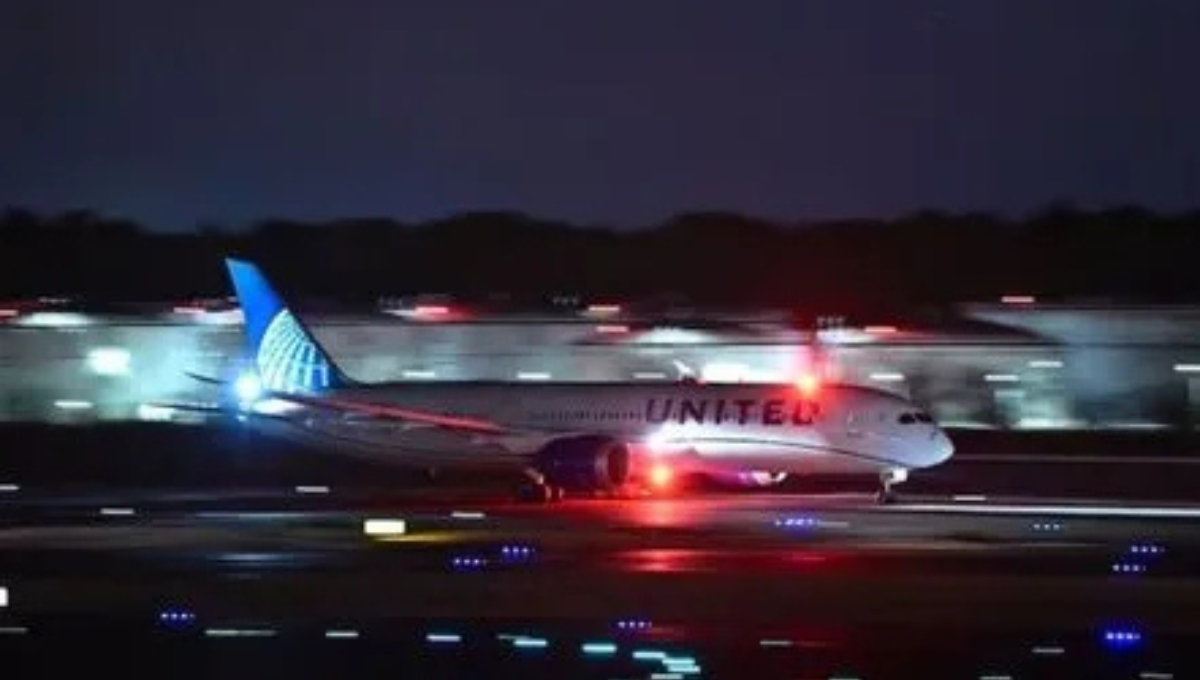 उड़ान में खौफनाक पल: यूनाइटेड एयरलाइंस के Boeing 787 Dreamliner की इमरजेंसी ‘Mayday’ कॉल