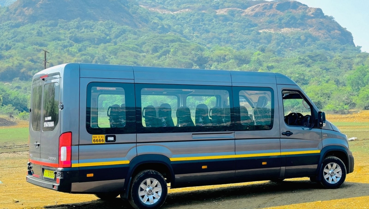 17 सीटर मिनीवैन जिसकी कीमत है बस ₹30 लाख Force Urbania का हर फीचर बना देगा इसे आपका फेवरेट