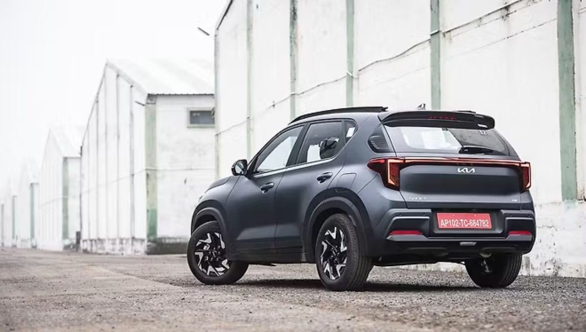  Kia Sonet 2025 स्टाइलिश लुक, 45 लीटर फ्यूल टैंक और एडवांस फीचर्स के साथ धमाका