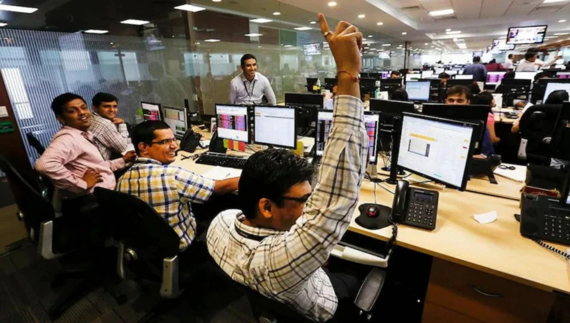 देश की सबसे बड़ी IT कंपनी TCS में 12,000 नौकरियां जाएंगी नौकरीपेशा लोगों के लिए बड़ा झटका 
