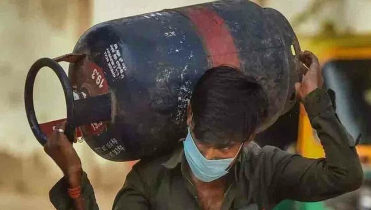 Historic drop in gas cylinder prices: अगस्त 2025 में आम आदमी के चेहरे पर लौटी मुस्कान 