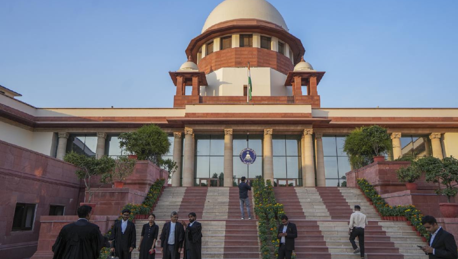 अब इतने साल बाद कब्जाधारियों को मिलेगा जमीन पर मालिकाना हक जानिए Supreme Court का नया फैसला 